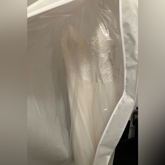 NWT Size 4 David’s Bridal Basque Waist Lace Bodice Wedding Dress - Picture 8 of 11